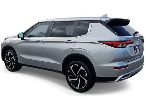 Used 2024 Mitsubishi Outlander SE image 6