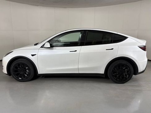 Used 2024 Tesla Model Y Long Range AWD/4WD image 5