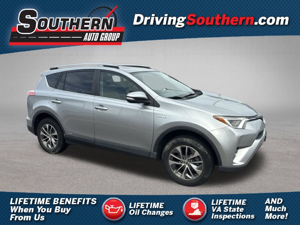 Used 2017 Toyota RAV4 XLE AWD/4WD image 1