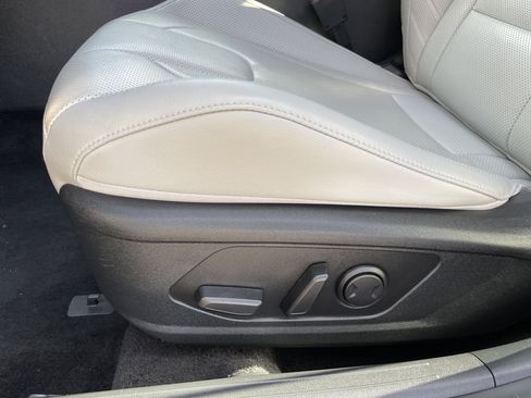 Used 2023 Hyundai Elantra Limited image 18