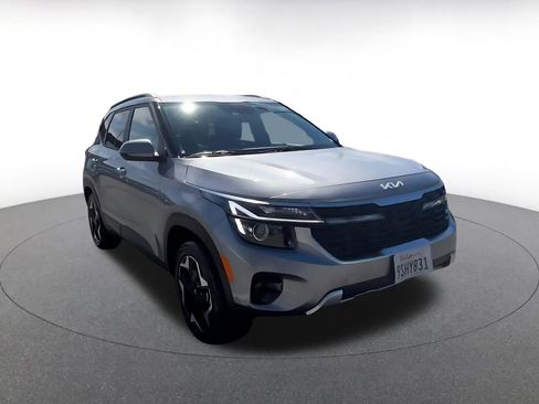 Used 2025 Kia Seltos S image 3