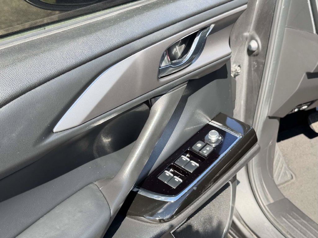 Used 2021 MAZDA CX-9 Touring w/ Touring Premium Package FWD image 18
