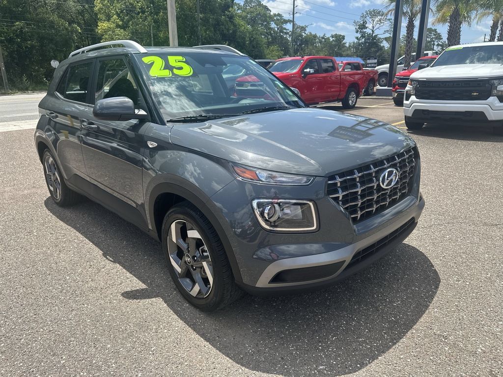 Used 2025 Hyundai Venue SEL FWD image 10