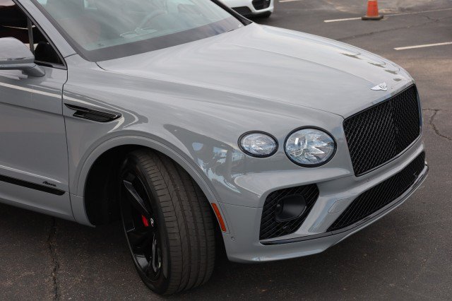 Used 2023 Bentley Bentayga AWD/4WD image 10