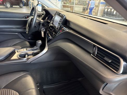Used 2022 Toyota Camry SE image 33