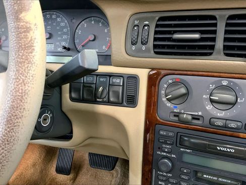 Used 1999 Volvo C70 LT FWD image 24