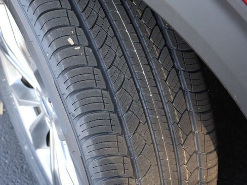 Used 2024 Ford Explorer Limited image 12