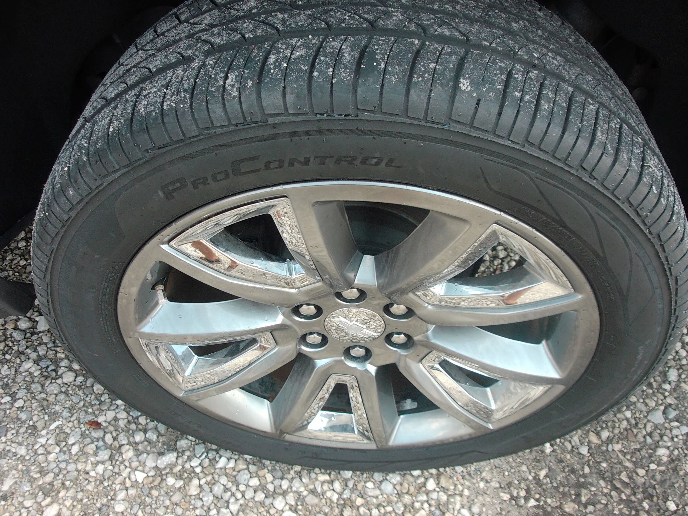 Used 2015 Chevrolet Suburban LTZ RWD image 57