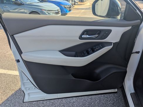 Certified 2023 Nissan Rogue SL w/ SL Premium Package FWD image 13