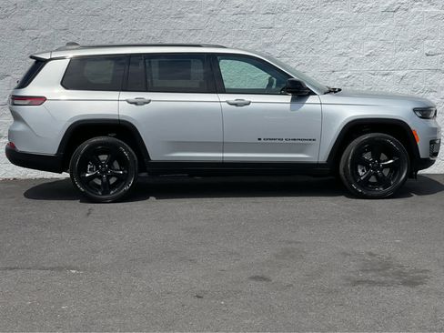 New 2025 Jeep Grand Cherokee L Altitude image 5