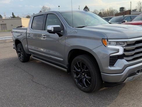Used 2024 Chevrolet Silverado 1500 High Country w/ Technology Package image 2