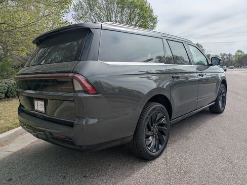 New 2026 Lincoln Navigator L Black Label AWD/4WD image 11