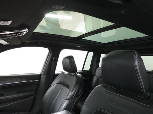 Used 2022 Jeep Grand Cherokee Overland AWD/4WD image 24