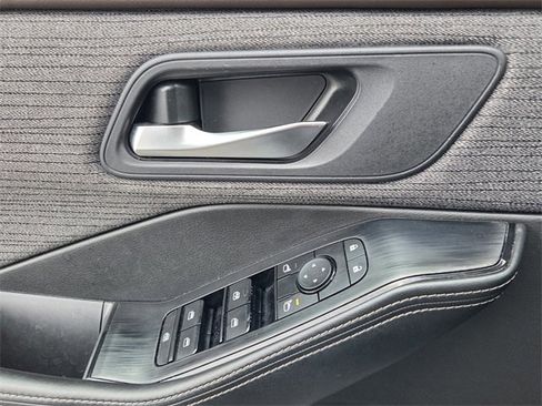 Used 2023 Nissan Rogue SV image 29