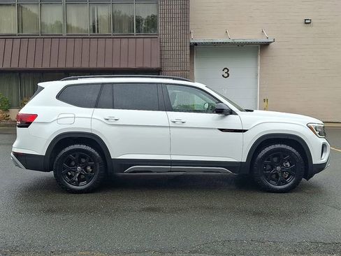 Certified 2025 Volkswagen Atlas Peak Edition SE AWD/4WD image 12