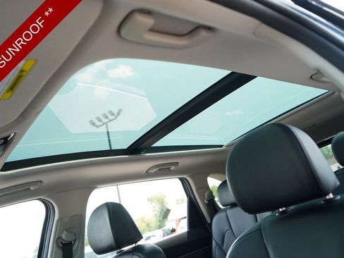 Used 2023 Kia Sorento EX w/ Panoramic Sunroof Package AWD/4WD image 12
