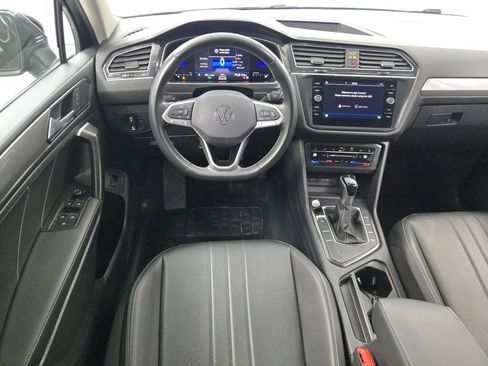 Used 2024 Volkswagen Tiguan SE image 23
