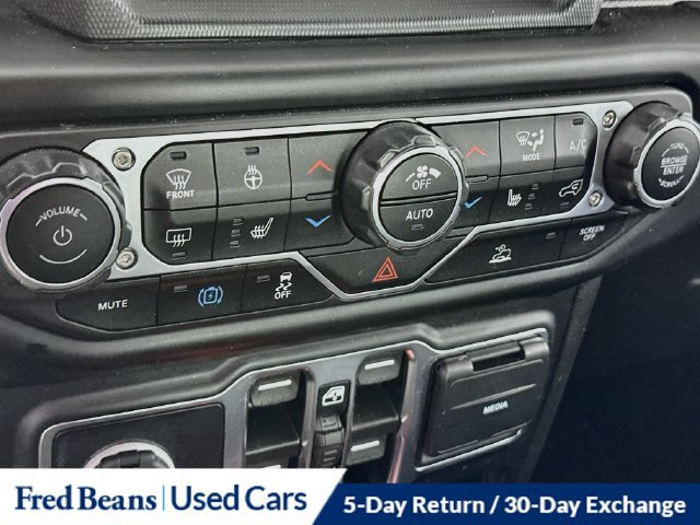 Used 2022 Jeep Wrangler Unlimited Sahara w/ Cold Weather Group AWD/4WD image 23
