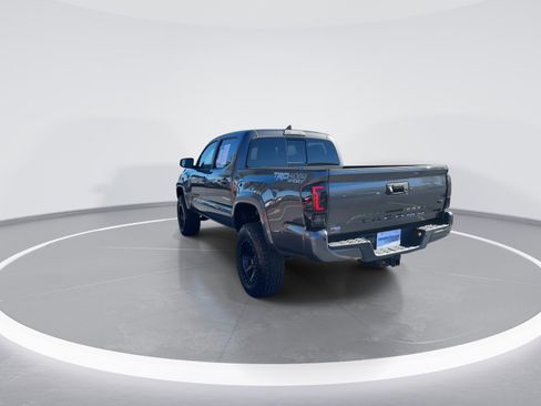 Used 2018 Toyota Tacoma TRD Sport image 7