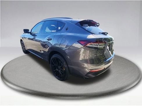 Used 2022 Maserati Levante Modena image 9