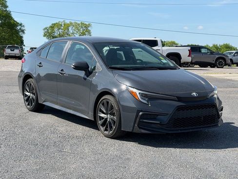 Used 2023 Toyota Corolla SE image 2