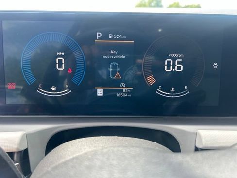Used 2025 Hyundai Tucson SEL FWD image 12