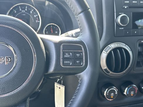Used 2018 Jeep Wrangler Unlimited Sport S AWD/4WD image 28
