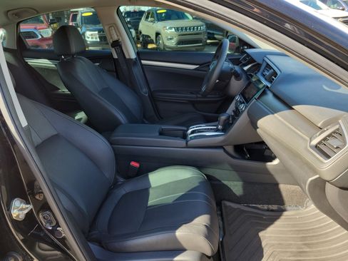Used 2017 Honda Civic Touring image 31
