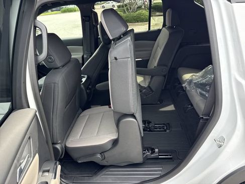 Used 2026 Chevrolet Traverse LT FWD image 13