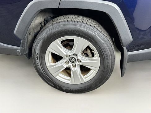 Certified 2020 Toyota RAV4 XLE w/ Convenience Package AWD/4WD image 9