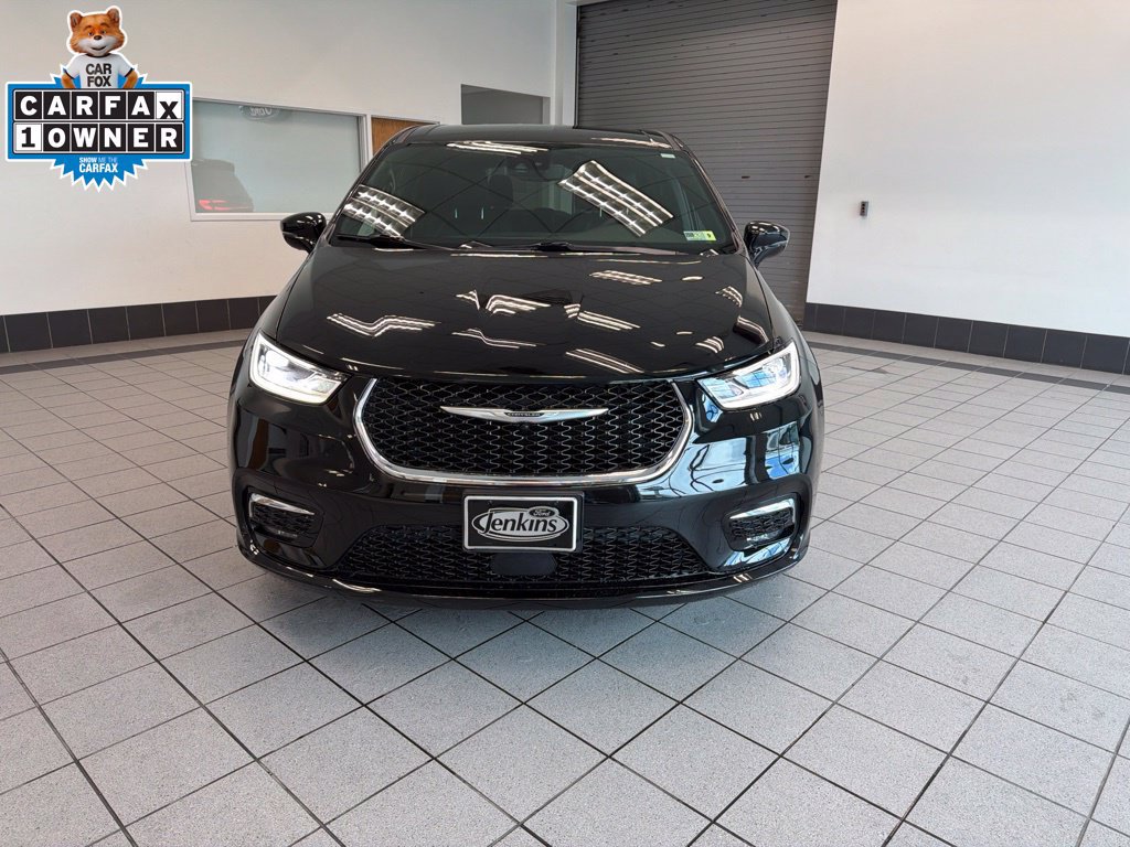 Used 2025 Chrysler Pacifica Select FWD image 2