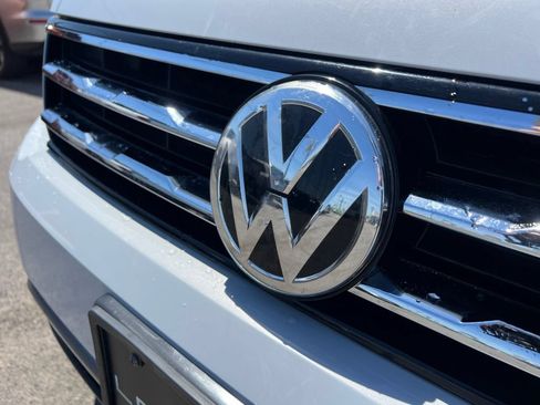 Used 2018 Volkswagen Tiguan SE w/ Panoramic Sunroof Package AWD/4WD image 26