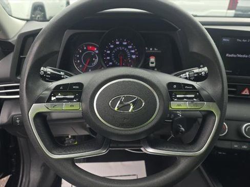 Used 2021 Hyundai Elantra SE FWD image 16