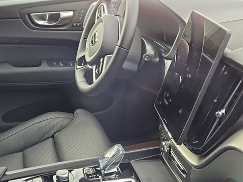New 2026 Volvo XC60 B5 Ultra w/ Protection Package Premier image 9