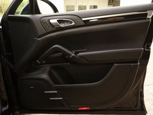 Used 2017 Porsche Cayenne S image 23