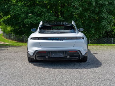 Used 2022 Porsche Taycan Turbo S AWD/4WD image 9