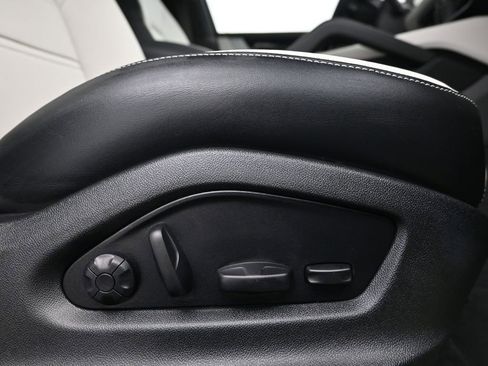 Used 2025 Porsche Cayenne Coupe image 15