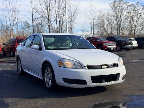 Used 2010 Chevrolet Impala LT w/ Luxury Edition Package FWD image 3
