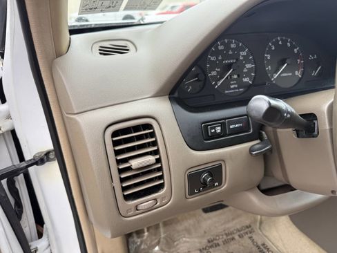 Used 1997 Nissan Maxima GLE image 10