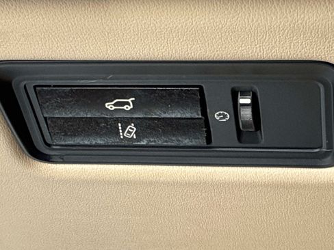 Used 2015 Land Rover Range Rover HSE AWD/4WD image 28