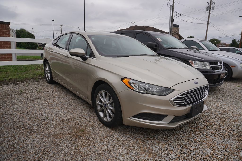 Used 2017 Ford Fusion SE FWD image 10