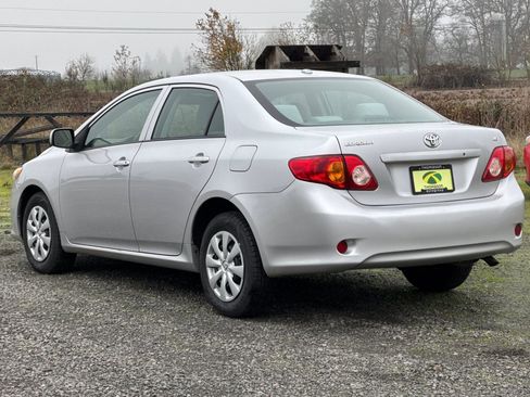 Used 2010 Toyota Corolla LE image 6