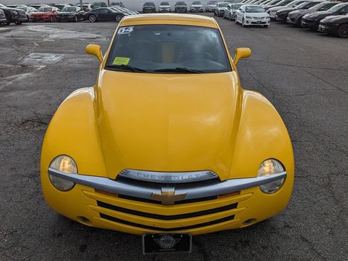 Used 2004 Chevrolet SSR w/ Preferred Equipment Group RWD image 3