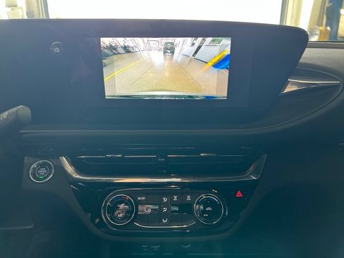 Used 2025 Buick Envista Sport Touring w/ Convenience II Package FWD image 9