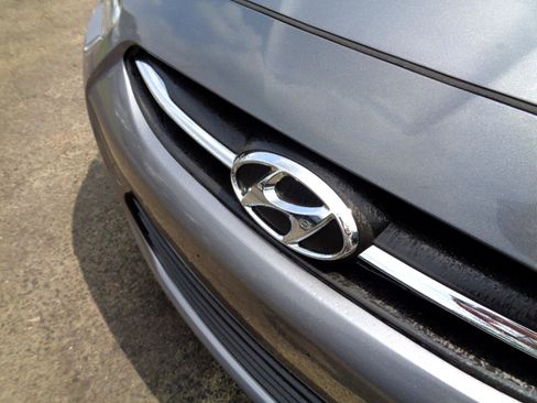 Used 2017 Hyundai Accent SE image 9