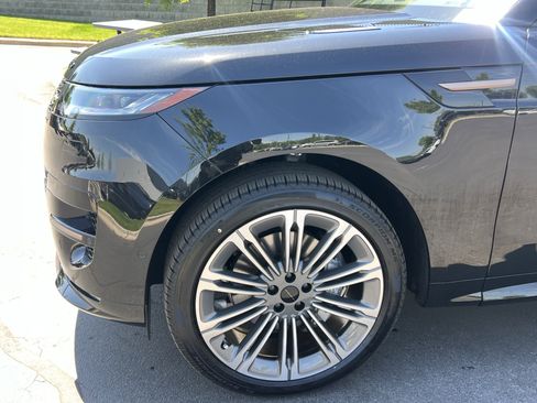 New 2026 Land Rover Range Rover Sport Dynamic SE AWD/4WD image 12