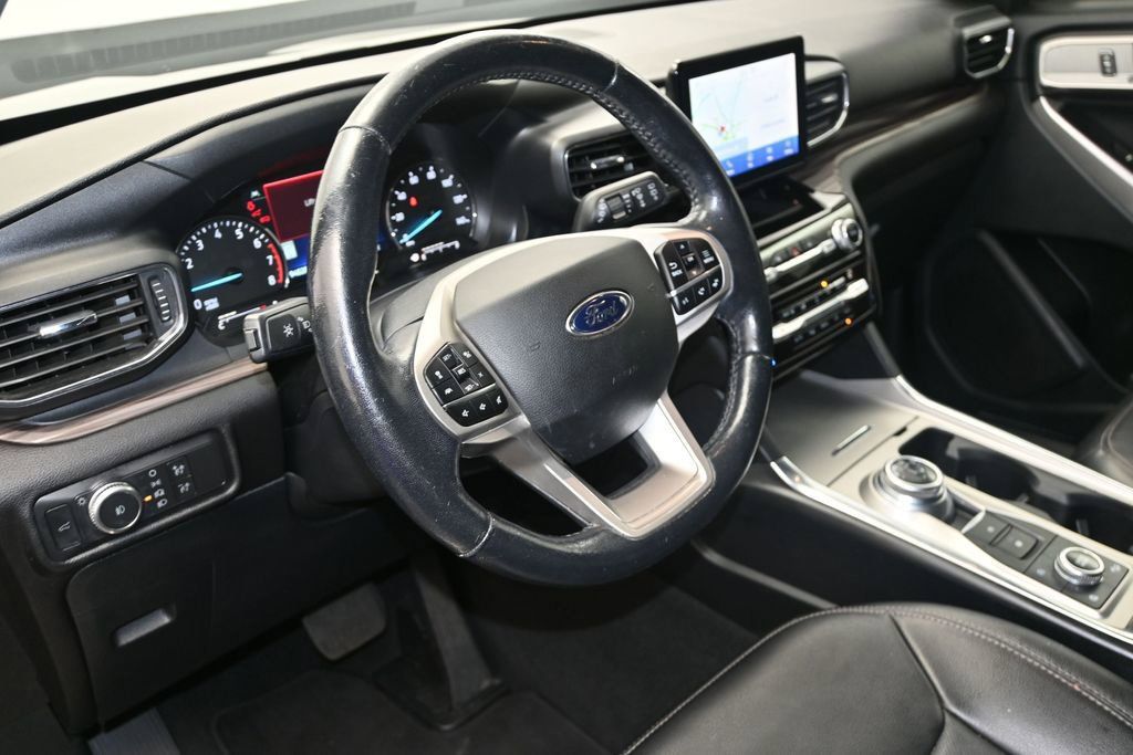 Used 2021 Ford Explorer Limited w/ Equipment Group 301A AWD/4WD image 21