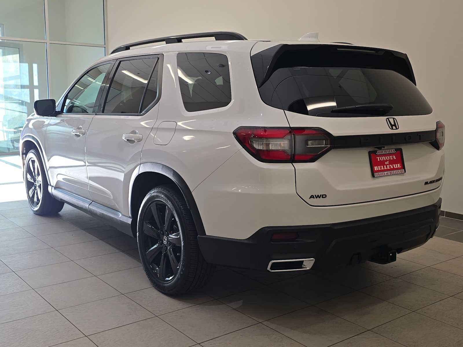 Used 2025 Honda Pilot Black Edition image 4