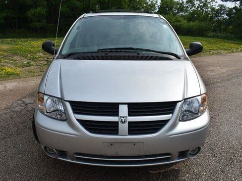 Used 2005 Dodge Grand Caravan SXT FWD image 11