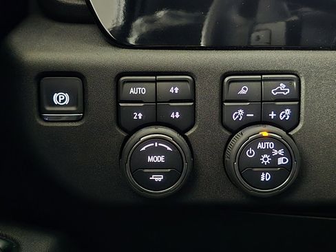 Used 2025 Chevrolet Silverado 1500 RST image 36